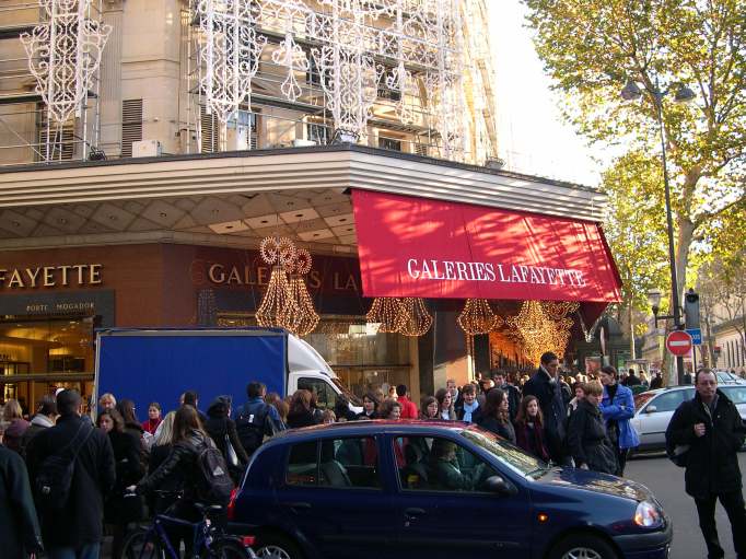  Galeries Lafayette en période de fêtes